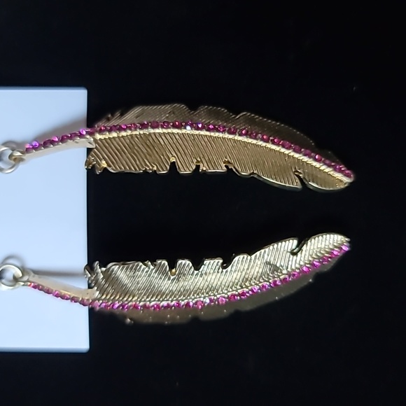 New! 1st Sample! BETSEY JOHNSON Drama Collection Feather Dangle Earrings. - Picture 7 of 8